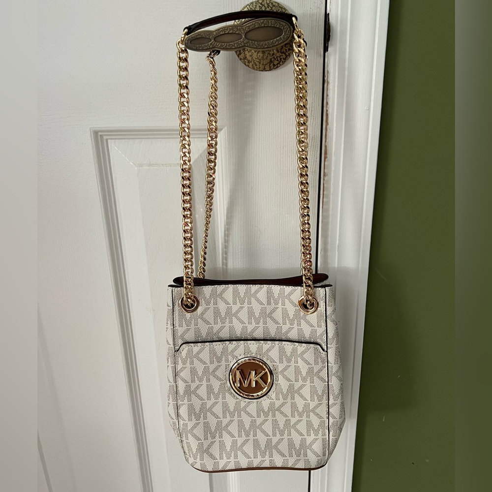 Michael Kors Samira Medium Chain White Bucket Bag